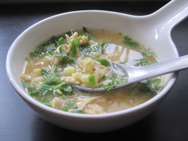 Soupe asiatique de maïs et poulet