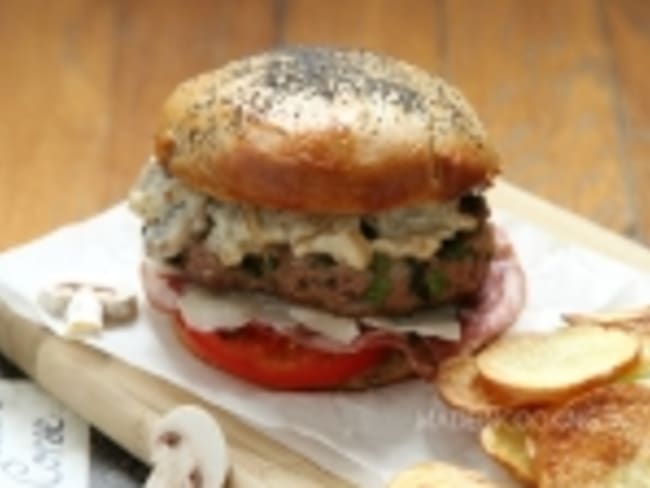 Burger à la corse, à la farine de châtaignes, coppa, fromage de brebis