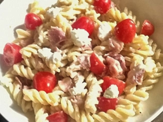 Pâtes au jambon cru, ricotta et tomates cerises