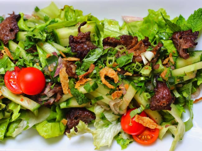 Salade thaïe de boeuf grillé et batavia