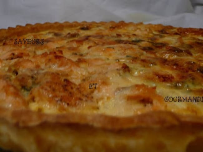 Quiche au saumon et au fromage bleu.