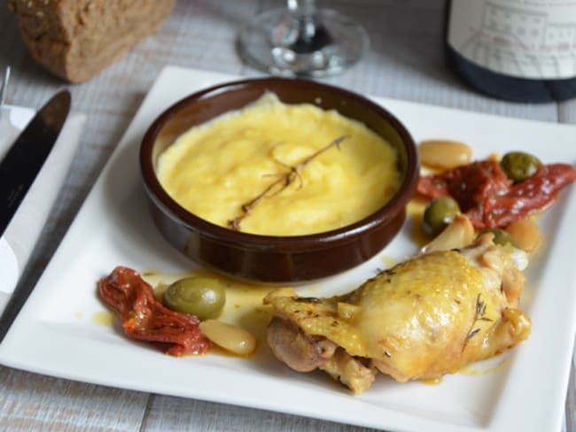 Fricassée de poulet fermier aux amandes et tomates confites