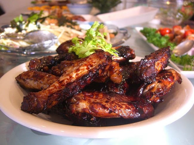 Ailes de poulet marinées, cuites au barbecue ou à la plancha