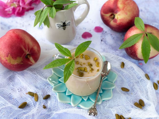 Cappuccino de pêches aux pistaches