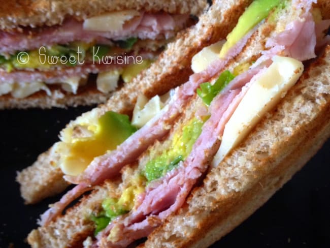 Le club sandwich jambon et avocat au pain de mie complet