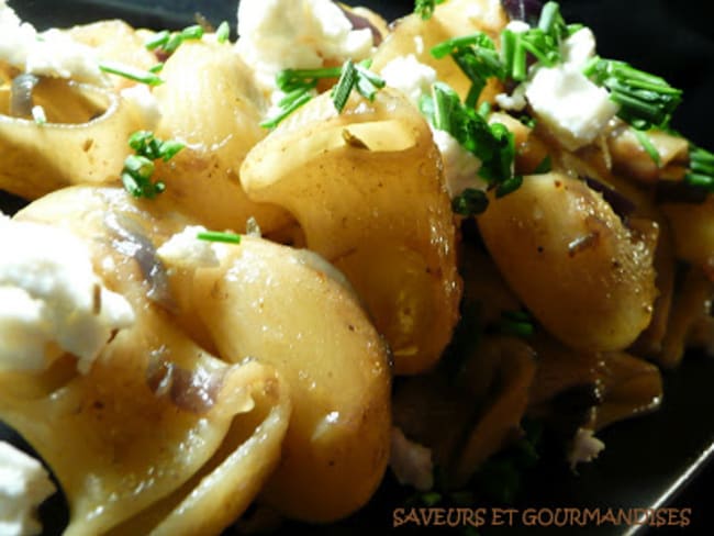 Pâtes aux oignons rouges et fromage feta