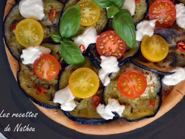 Pizza - tarte aux aubergines , tomates cerise et chèvre