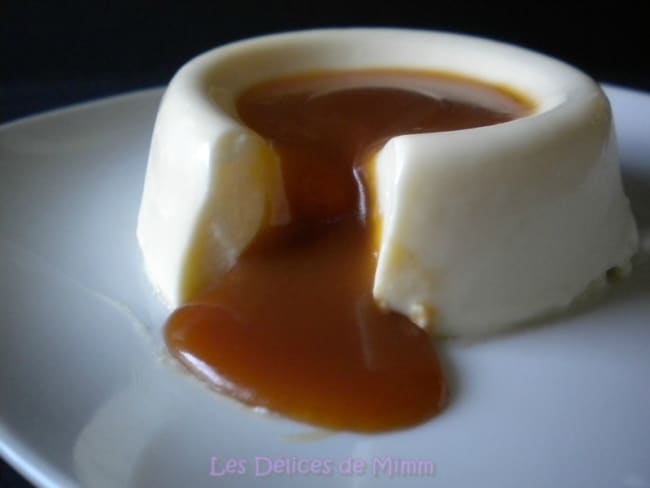 Panna cotta vanillée et sa sauce au caramel au beurre salé