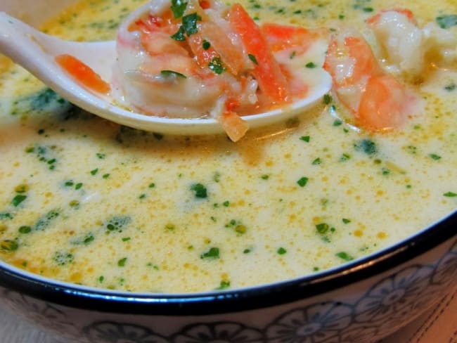 Soupe thaï aux crevettes et lait de coco