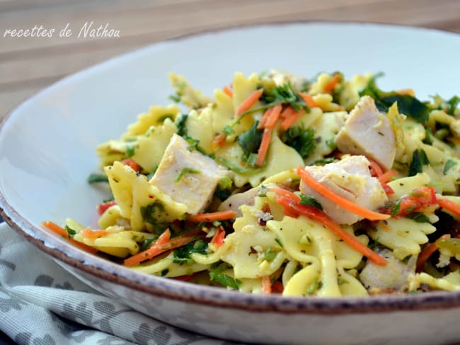 Salade de pâtes au poulet, vinaigrette moutarde et curry