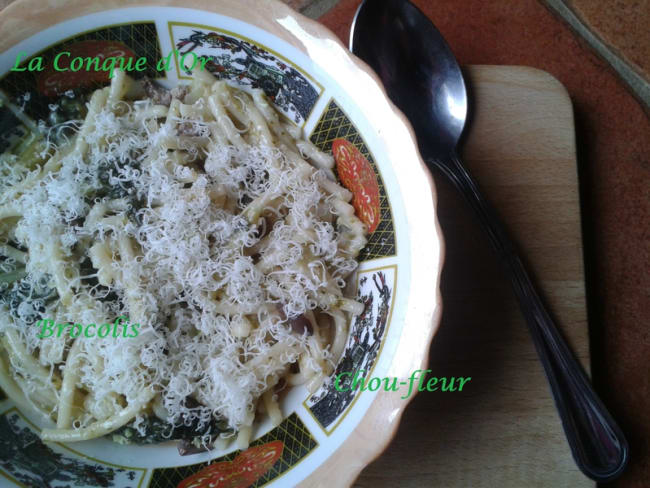 Spaghettis au brocoli, chou-fleur et olives vertes