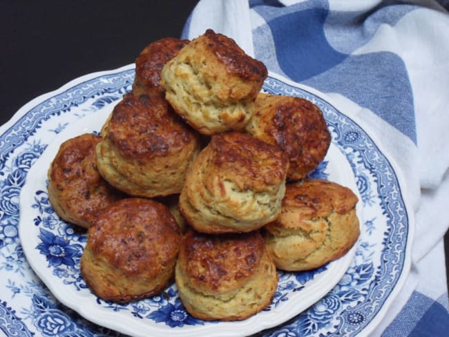 Scones à l'oignon et au vieux gouda