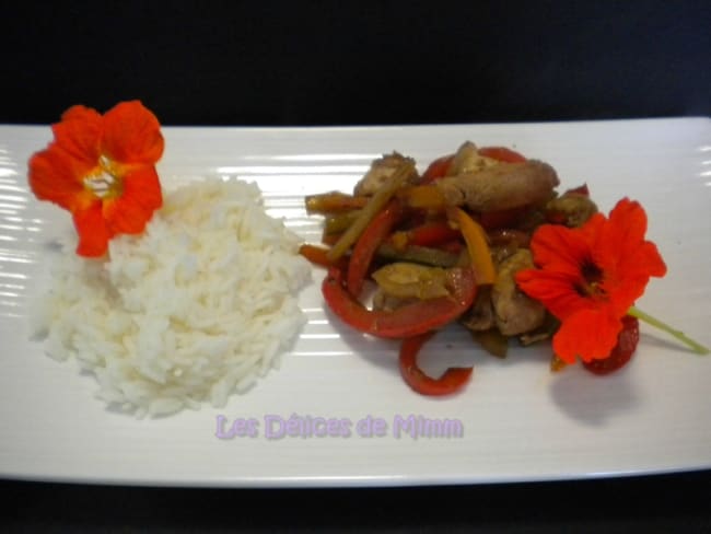 Dés de poulet et légumes sautés à la thaï