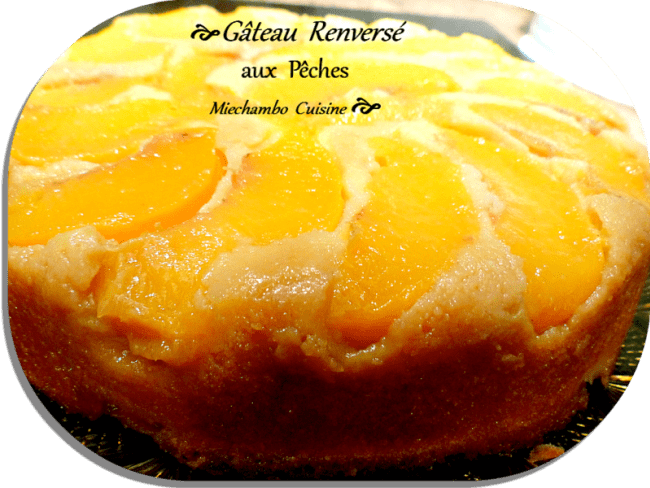 Gâteau renversé aux pêches