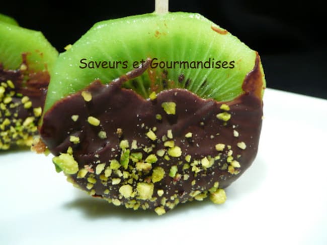 Sucettes de kiwi au chocolat