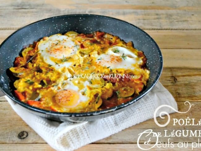 Poêlée de légumes au curcuma et oeufs au plat