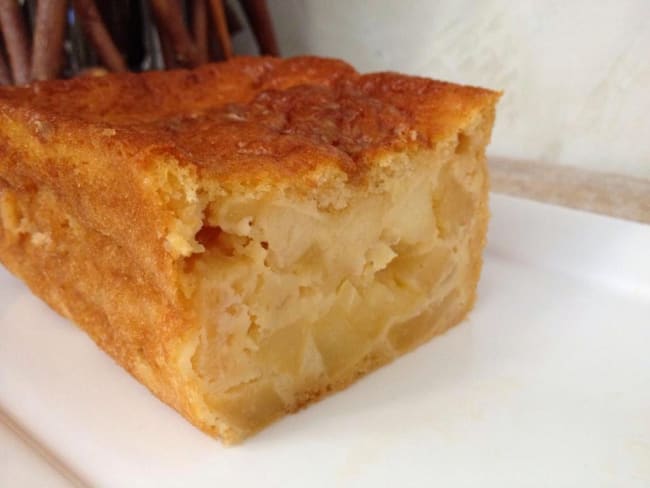 Gâteau aux pommes caramélisées et sirop d'érable