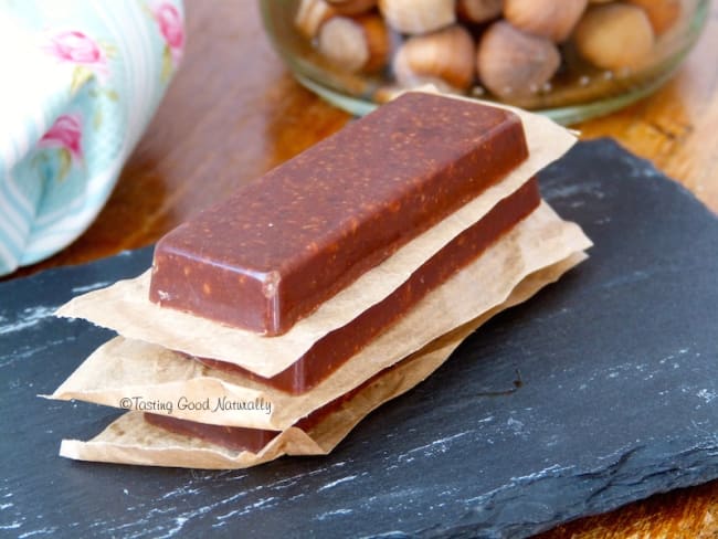 Chocolat aux mûres blanches, lucuma et noisettes