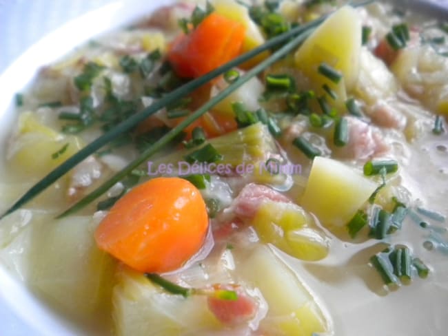 Soupe paysanne aux poireaux et aux lardons