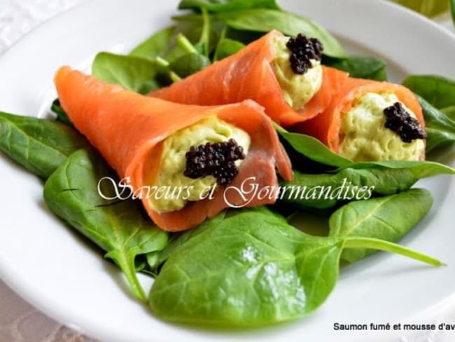 Saumon fumé en cornets à la mousse d’avocat