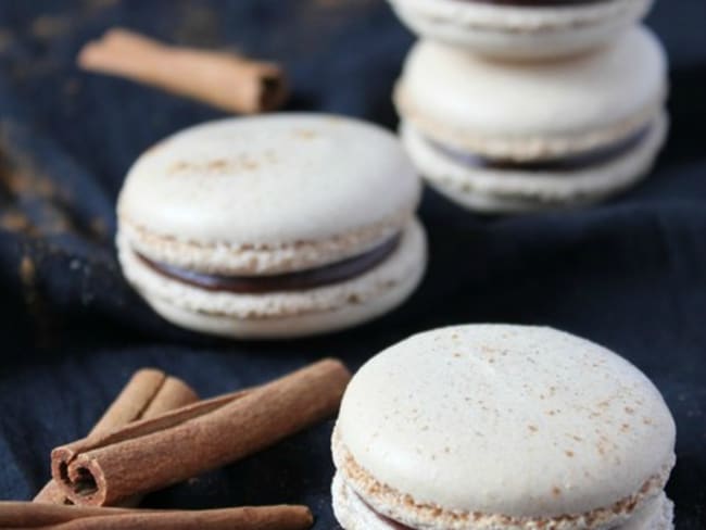 Macarons au chocolat et à la cannelle