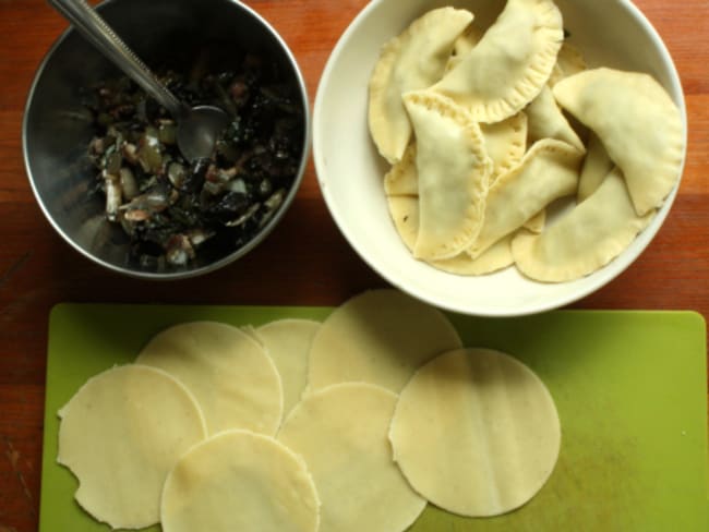 Raviolis aux blettes, champignons, bacon sauce curry et chèvre