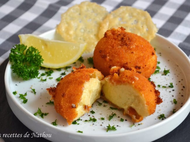 Croquettes au fromage et tuiles de parmesan