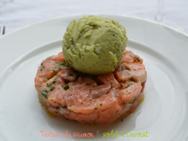 Tartare de saumon et sorbet salé à l’avocat