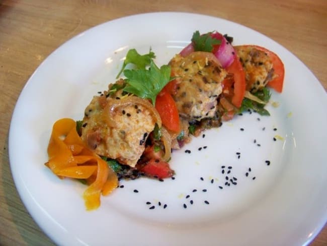 Boulettes de poulet à la nigelle, zaalouk d’aubergines de Fatema Hal