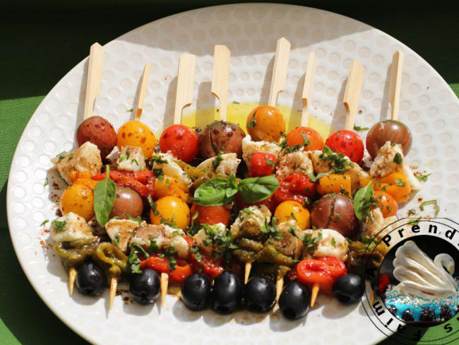 Brochettes tomates cerises, mozzarella et poivrons grillés