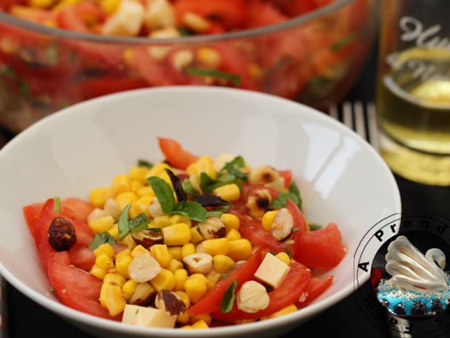 Salade tomates, maïs, gruyère aux noisettes grillées