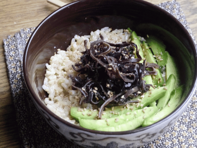 Riz complet au beurre de miso et avocat