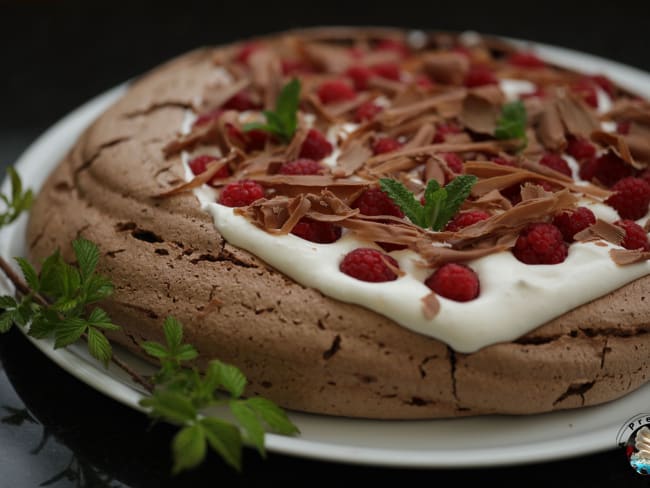 Pavlova au chocolat et aux framboises