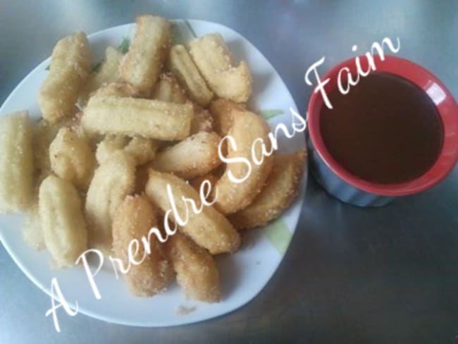 Churros et sauce au chocolat