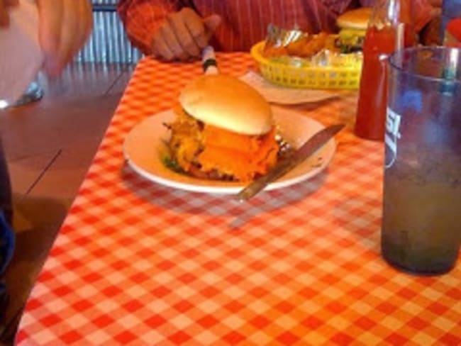 Hamburger à la dinde, citrouille, sauce canneberge