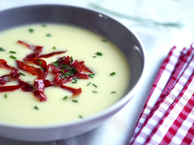 Velouté de chou-fleur et bresaola croustillante facile à préparer