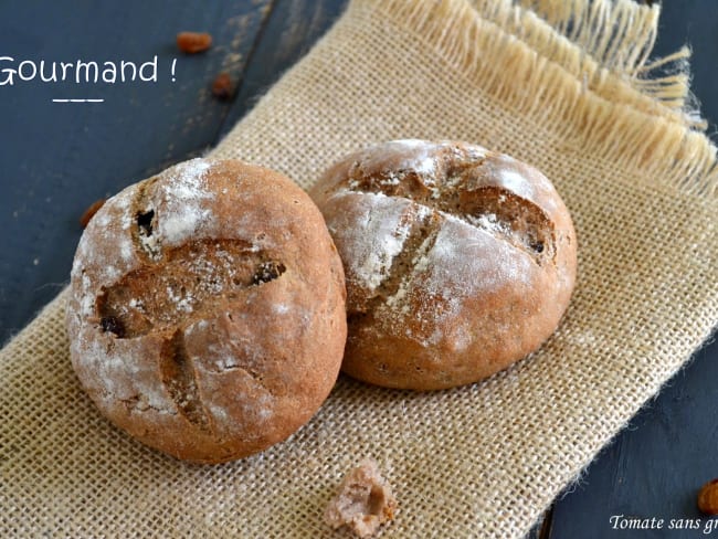 Petits pains à la farine de châtaigne et aux raisins secs