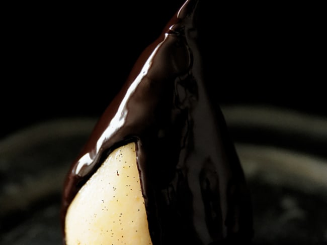 Poire pochée à la vanille et chocolat