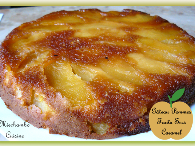 Gâteau aux pommes et fruits secs au caramel