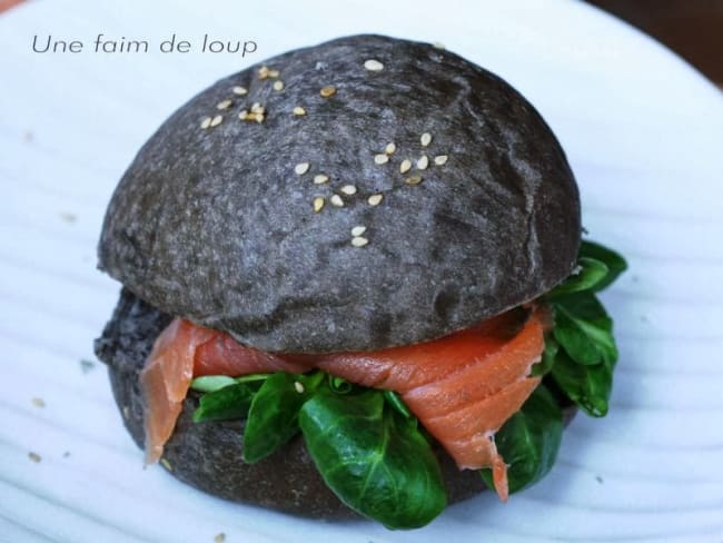 Hamburger noir de la mer