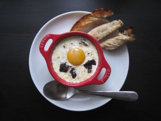 Œuf cocotte coulant et boudin noir émietté