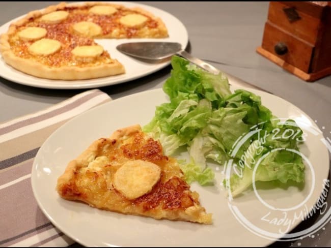 Tarte aux oignons, fromage de chèvre et miel