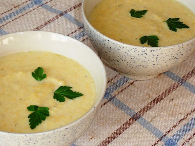 Soupe aux poireaux et pommes de terre, avec bouillon de légumes maison