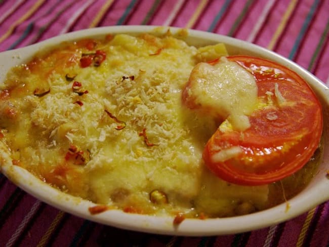 Gratin de saumon aux pommes de terre, fromage, fines herbes