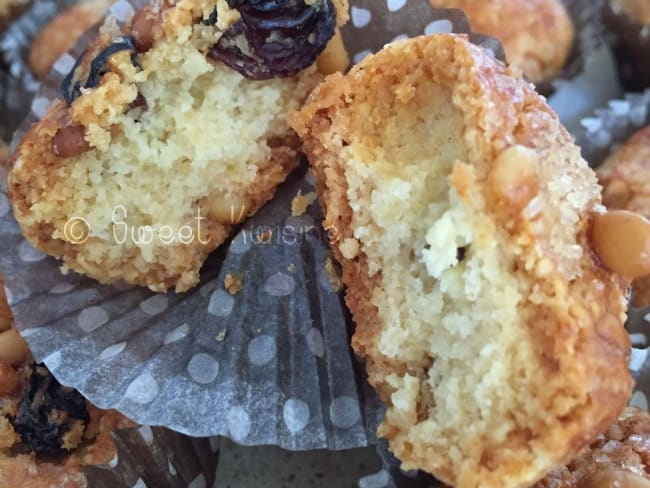 Les biscuits sablés aux pignons de pin, raisins et écorces d'orange