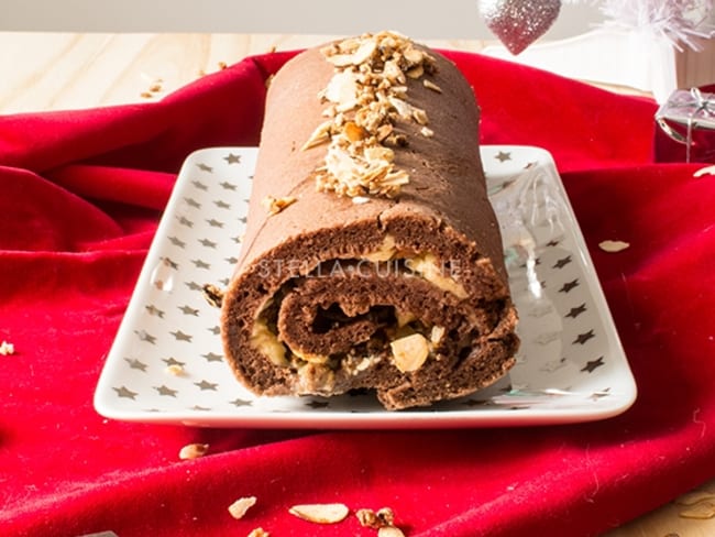 Bûche de Noël pâtissière au chocolat et amandes caramélisées