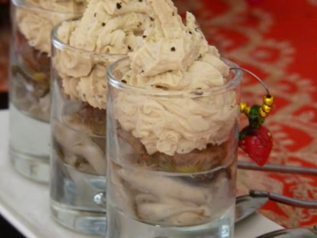 huîtres en gelée et chantilly de foie gras