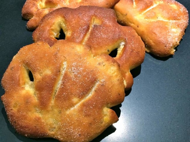 Fougasse à l'anis vert, à la fleur d'oranger et aux écorces d'oranges confites