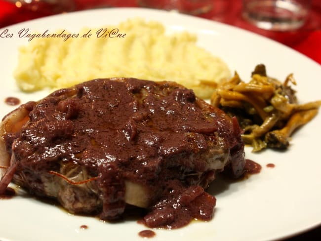 Tournedos, sauce au foie gras et poêlée de chanterelles