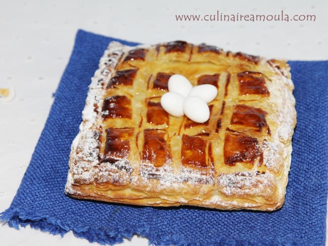 Galette des rois framboise, crème amandine à l'eau de rose et éclats de dragées d'après Eric Kayser